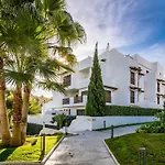 Gh-modern 2 Bed With Pool In Lejlighed *